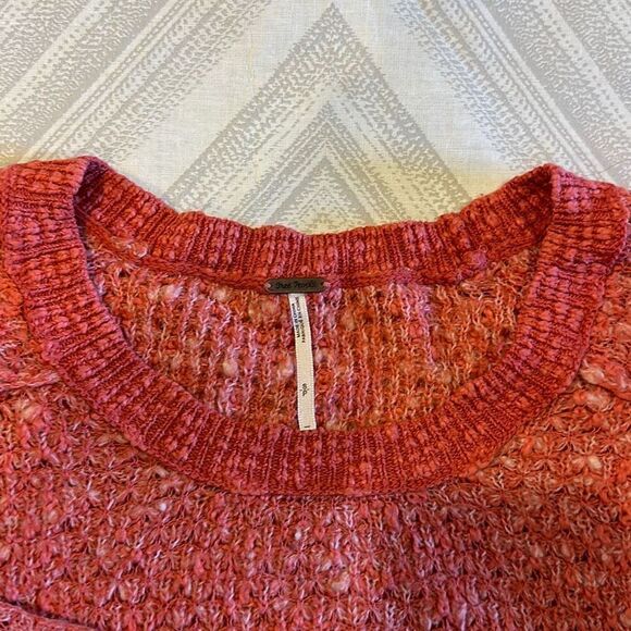 Free People Women’s Salmon Colored Oversized Sweater - Picture 6 of 6